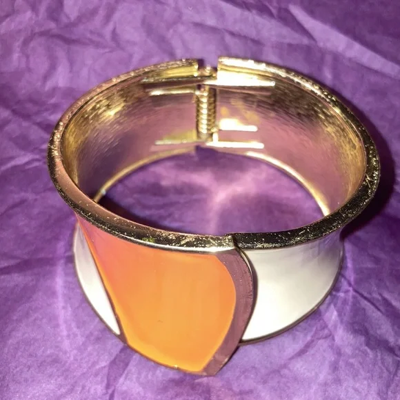 Retro cuff bracelet - Picture 2 of 4